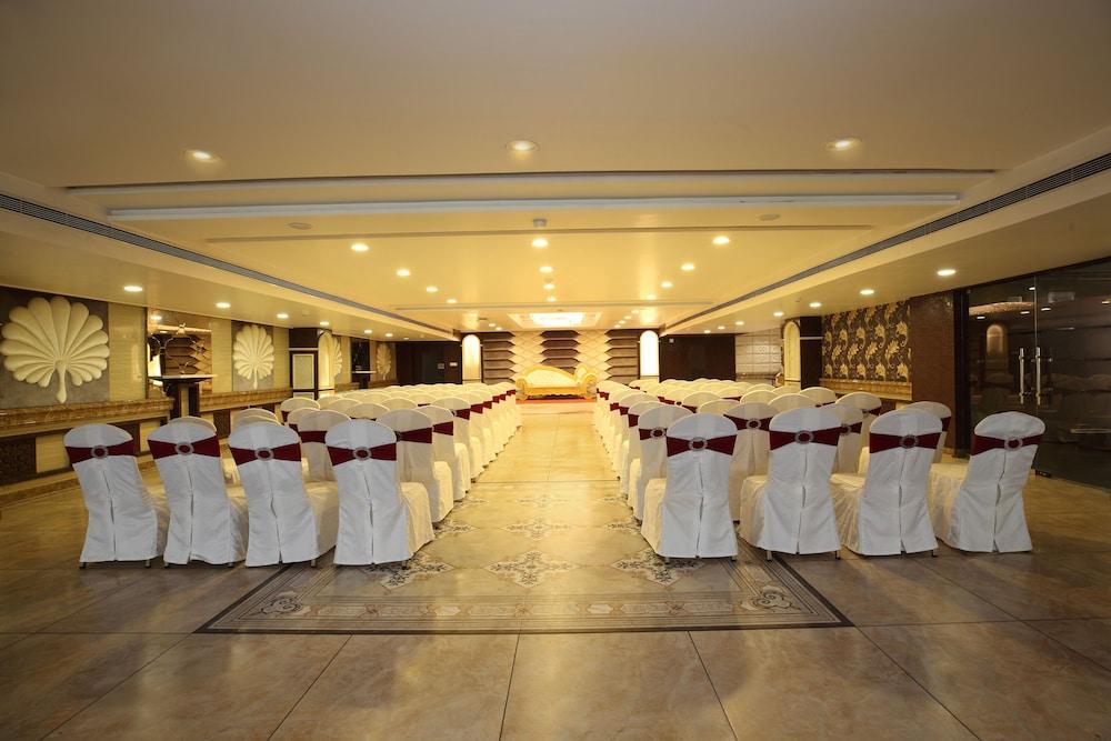 Pinnacle By Click Hotels, Lucknow Dış mekan fotoğraf