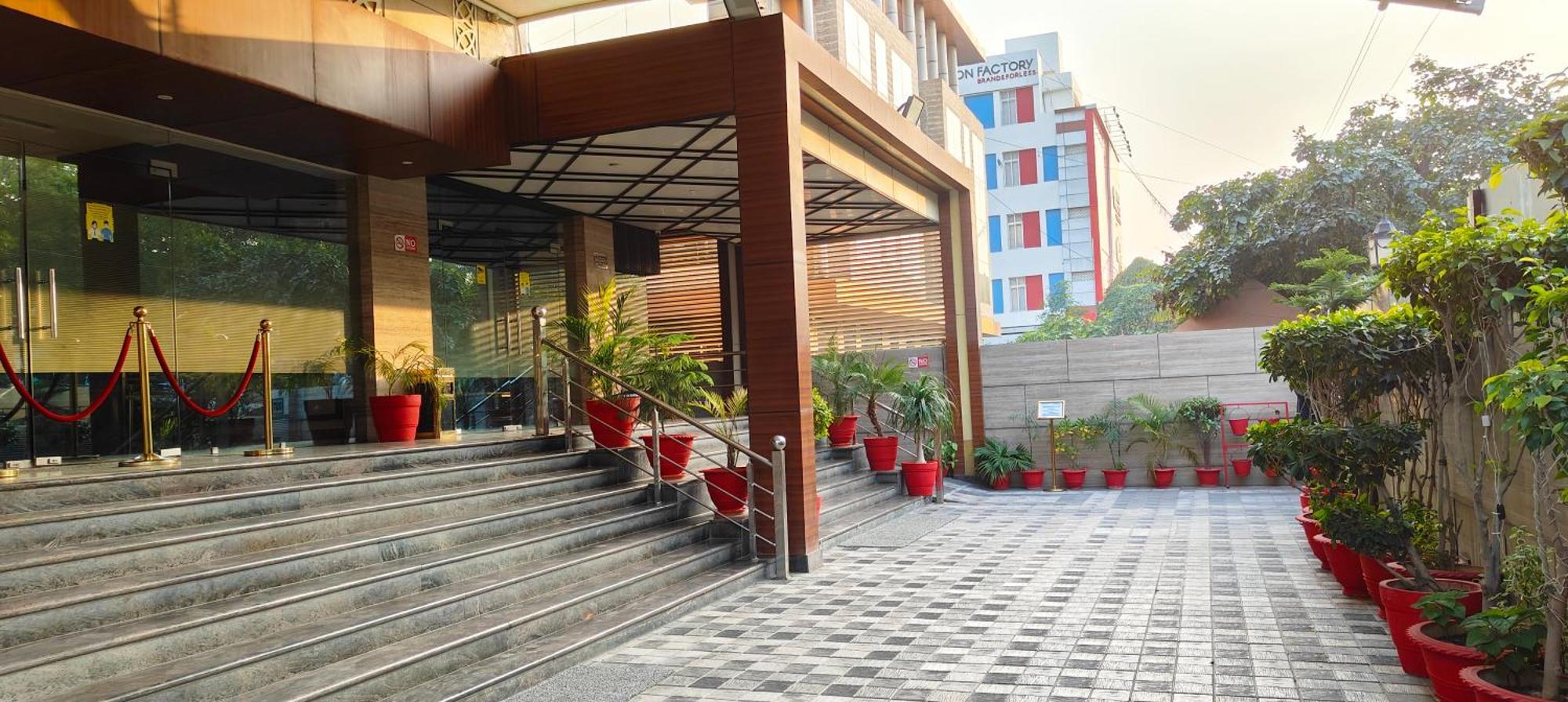 Pinnacle By Click Hotels, Lucknow Dış mekan fotoğraf
